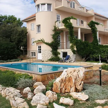 Maris * أوغليان