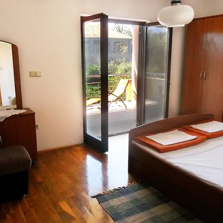 Maris Apartment *