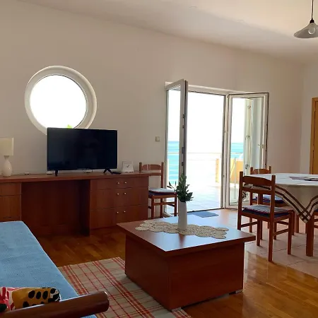 Maris Apartment *